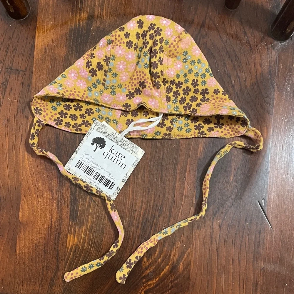 NWT kate quinn Mustard Yellow Flight Hat with Ditsy Daisy Accents, 3-6 months